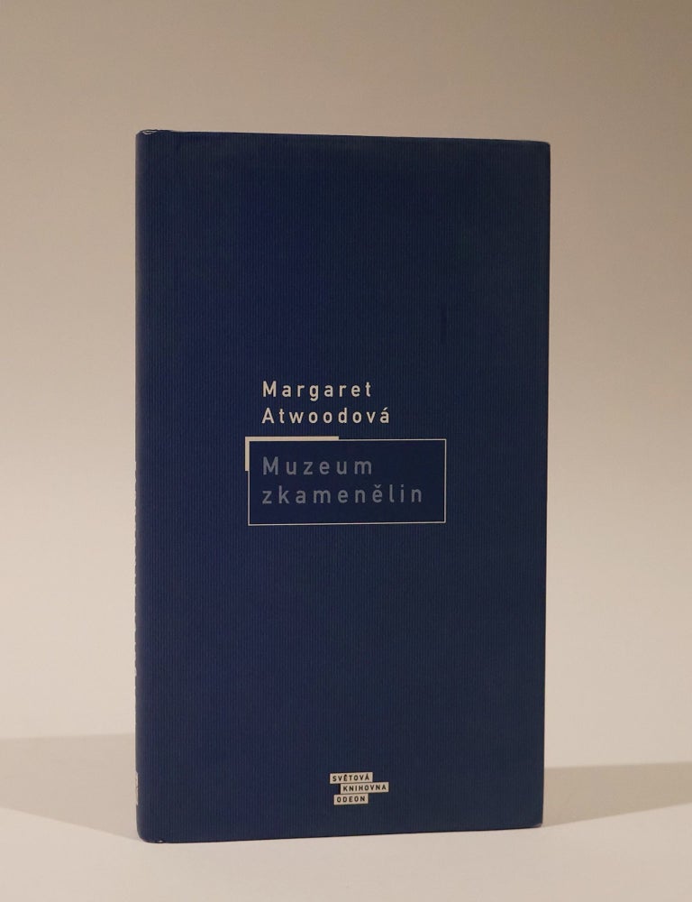 Item #49389 Muzeum zkamenelin (Life Before Man). Margaret Atwood, Atwoodova.